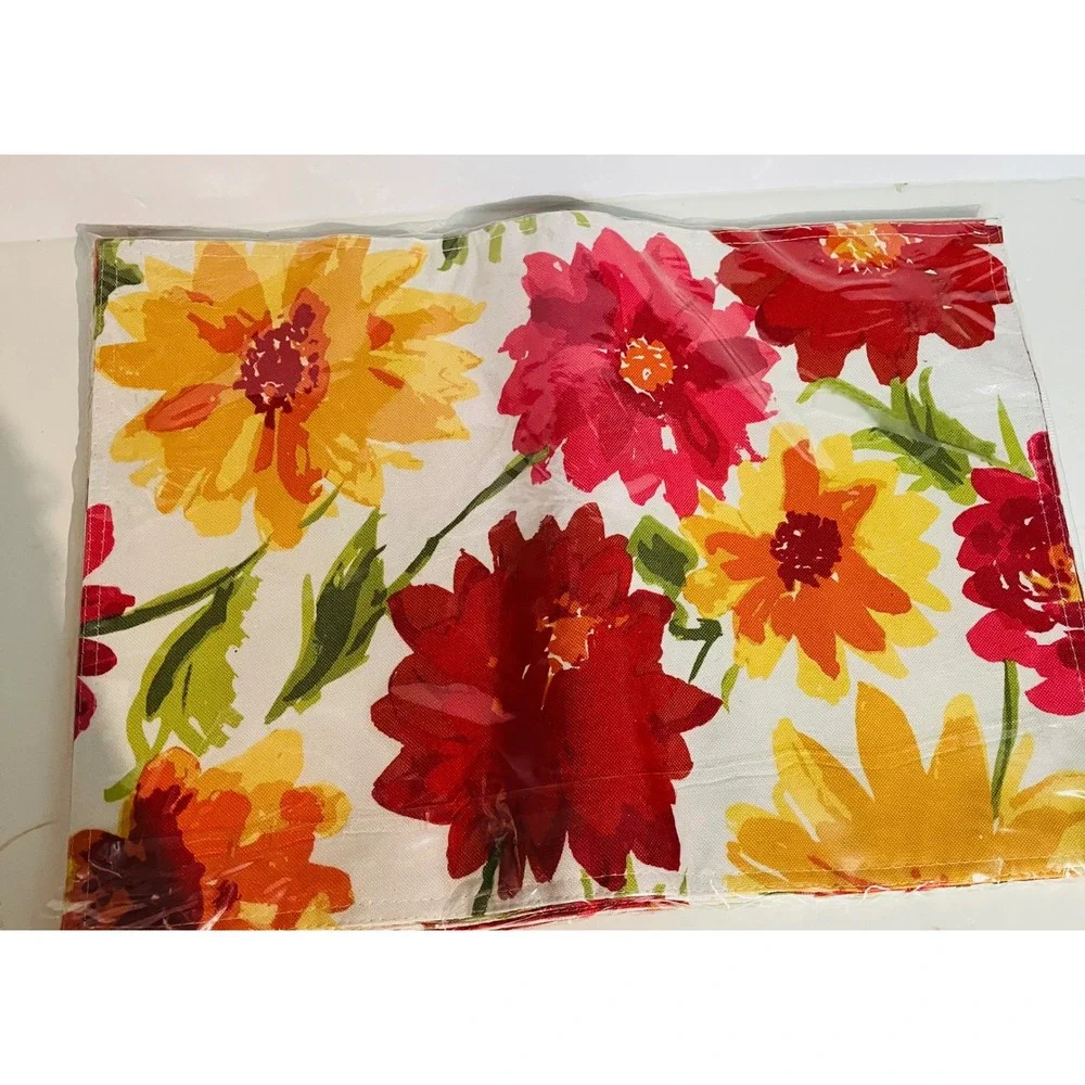Town & Country Living Placemat's 13x18 Multicolor NEW Floral Summer Dahlia 4pk